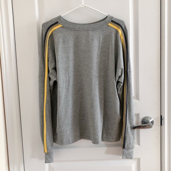 Grey long tee shirt with yellow stripes on sleeve - Picture 2 of 3